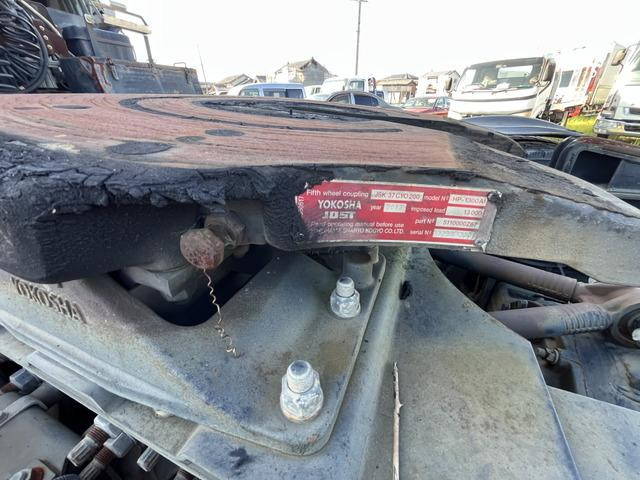 UDトラックスクオントレーラーヘッド（トラクターヘッド）大型（10t）[写真25]