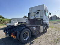 UDトラックスクオントレーラーヘッド（トラクターヘッド）大型（10t）[写真02]