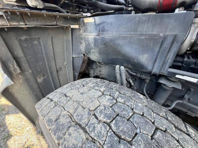 UDトラックスクオントレーラーヘッド（トラクターヘッド）大型（10t）[写真30]