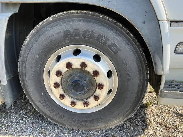 UDトラックスクオントレーラーヘッド（トラクターヘッド）大型（10t）[写真31]