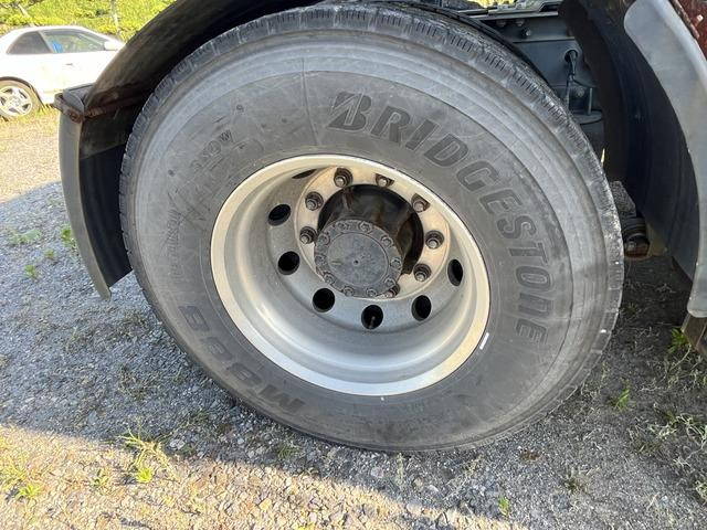 UDトラックスクオントレーラーヘッド（トラクターヘッド）大型（10t）[写真33]