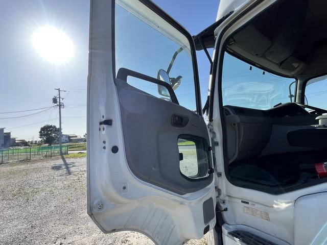 UDトラックスクオントレーラーヘッド（トラクターヘッド）大型（10t）[写真07]