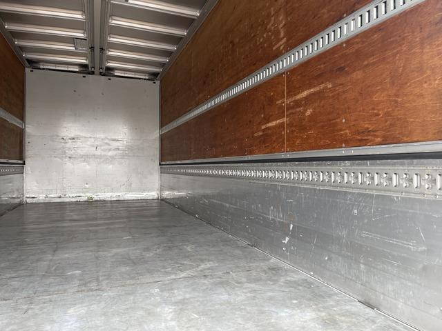 いすゞフォワードアルミウイング中型（4t）[写真12]