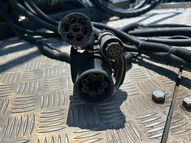 三菱ふそうスーパーグレートトレーラーヘッド（トラクターヘッド）大型（10t）[写真10]