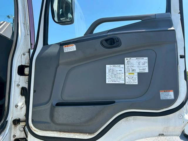 三菱ふそうスーパーグレートトレーラーヘッド（トラクターヘッド）大型（10t）[写真12]