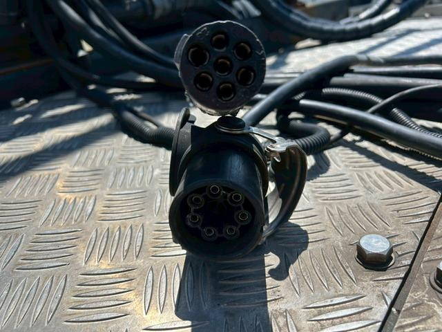 三菱ふそうスーパーグレートトレーラーヘッド（トラクターヘッド）大型（10t）[写真09]