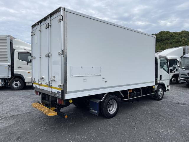 いすゞエルフ冷凍車（冷蔵車）小型（2t・3t）[写真02]