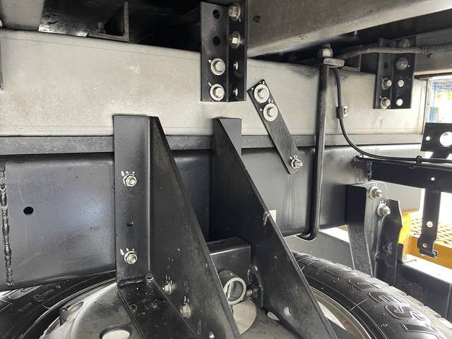 いすゞエルフ冷凍車（冷蔵車）小型（2t・3t）[写真35]