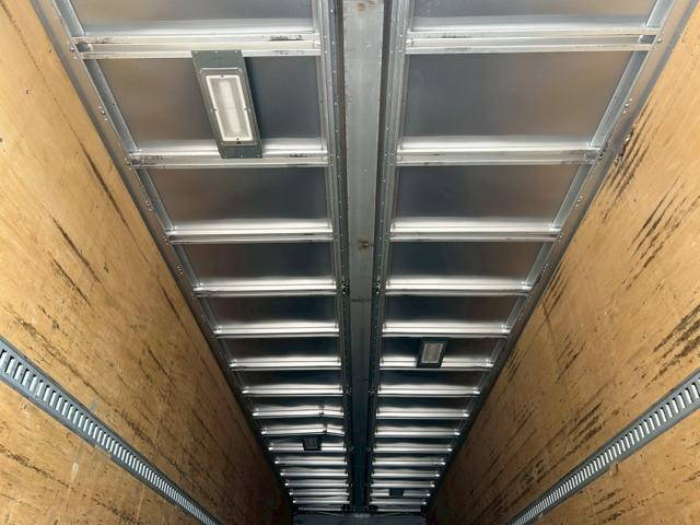 いすゞギガアルミウイング大型（10t）[写真10]