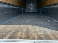 いすゞギガアルミウイング大型（10t）[写真12]