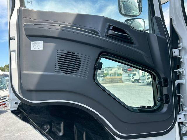 いすゞギガアルミウイング大型（10t）[写真16]