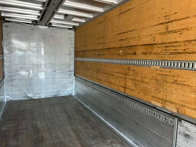 いすゞギガアルミウイング大型（10t）[写真09]