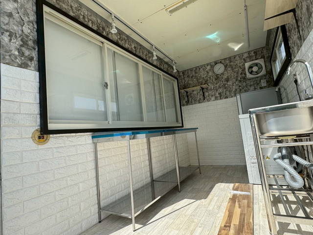 いすゞエルフ移動販売車小型（2t・3t）[写真12]