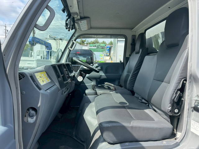 いすゞエルフ移動販売車小型（2t・3t）[写真32]