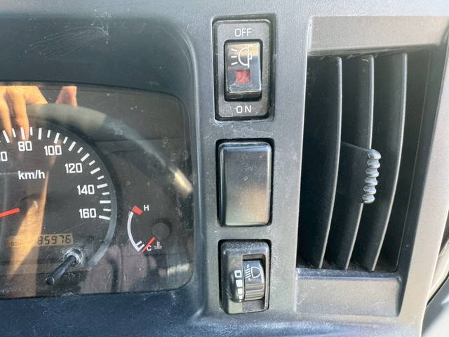 いすゞエルフ移動販売車小型（2t・3t）[写真37]