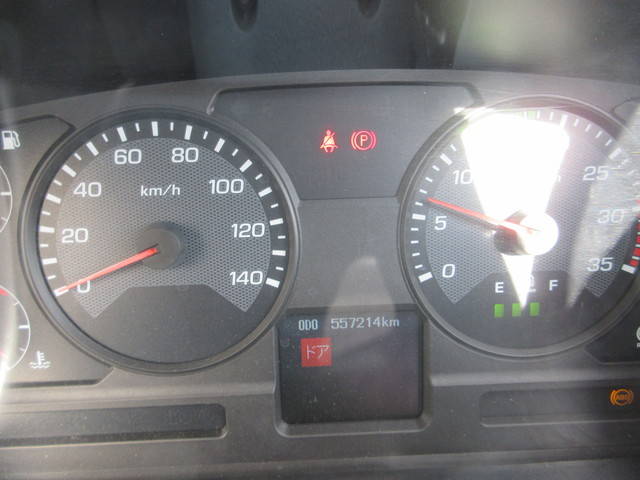 三菱ふそうファイターアルミウイング中型（4t）[写真18]