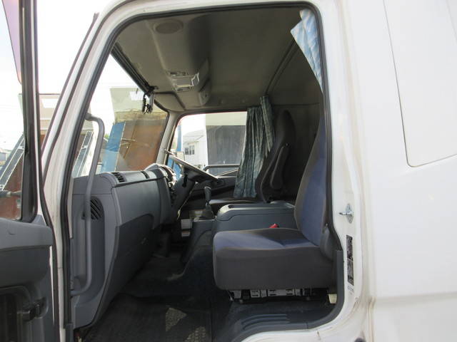 三菱ふそうファイターアルミウイング中型（4t）[写真19]