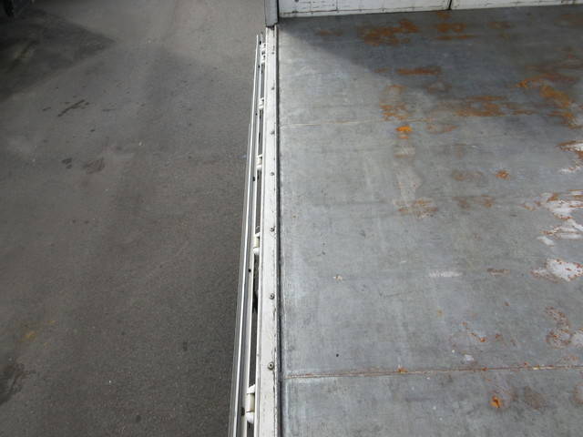 三菱ふそうファイターアルミウイング中型（4t）[写真34]