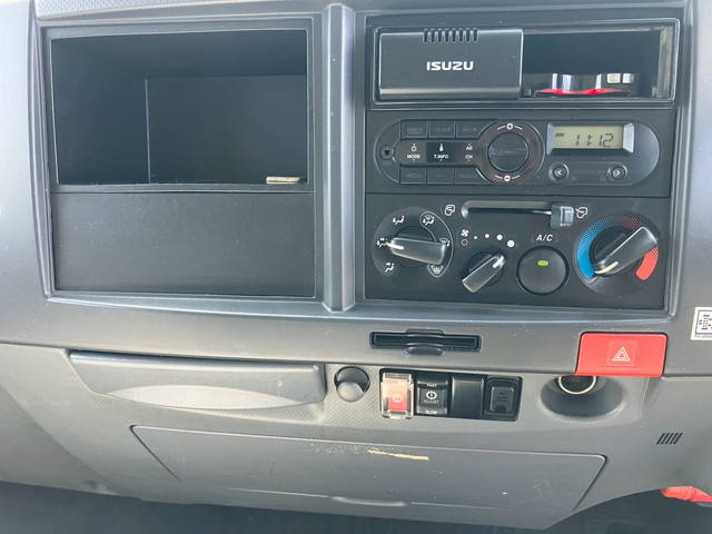 いすゞエルフアルミウイング小型（2t・3t）[写真37]