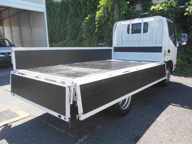 日野デュトロ平ボディ小型（2t・3t）[写真11]