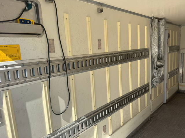 いすゞエルフ冷凍車（冷蔵車）小型（2t・3t）[写真13]