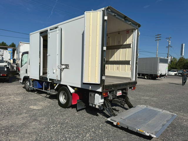 いすゞエルフ冷凍車（冷蔵車）小型（2t・3t）[写真04]