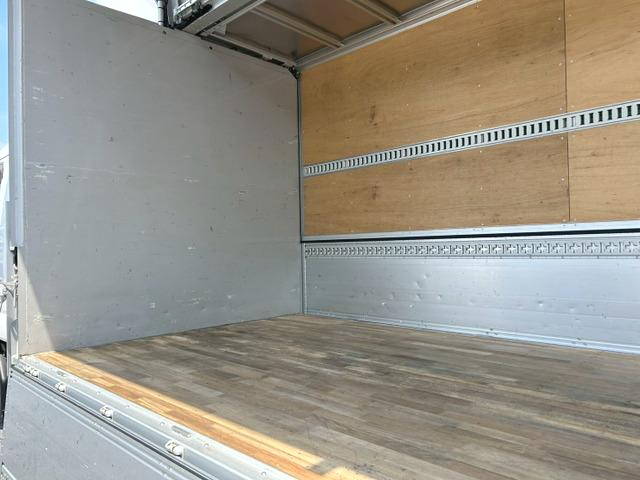 いすゞフォワードアルミウイング中型（4t）[写真10]