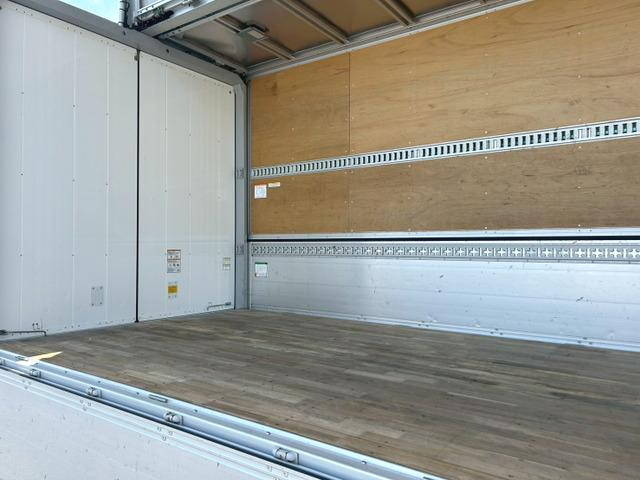 いすゞフォワードアルミウイング中型（4t）[写真12]