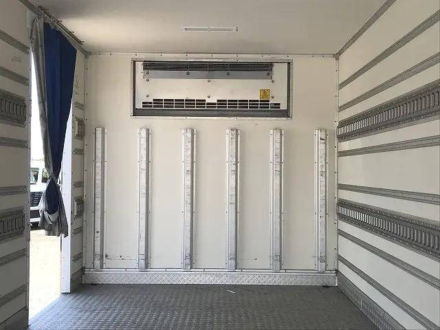 三菱ふそうキャンター冷凍車（冷蔵車）小型（2t・3t）[写真09]