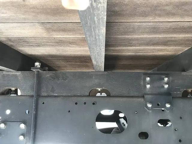 いすゞフォワード平ボディ中型（4t）[写真25]