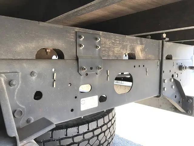 いすゞフォワード平ボディ中型（4t）[写真28]