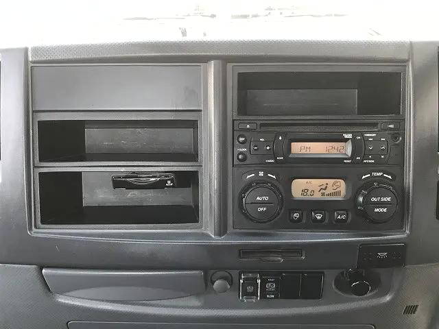 いすゞフォワード平ボディ中型（4t）[写真36]