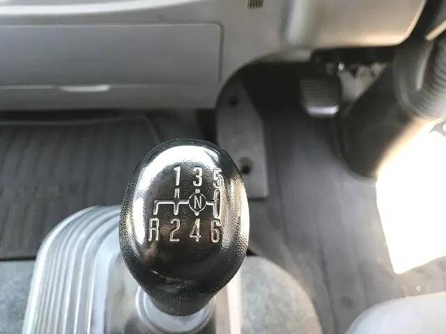 いすゞフォワード平ボディ中型（4t）[写真37]