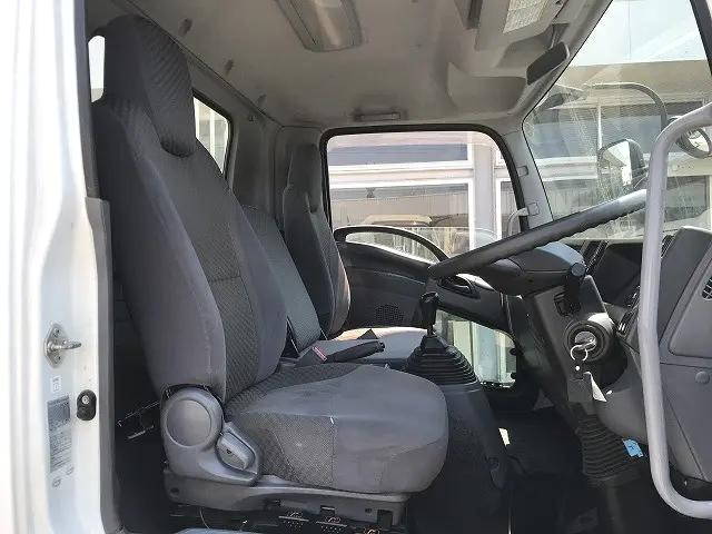 いすゞフォワード平ボディ中型（4t）[写真38]