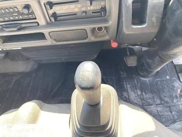 いすゞエルフダブルキャブ（Wキャブ）小型（2t・3t）[写真16]