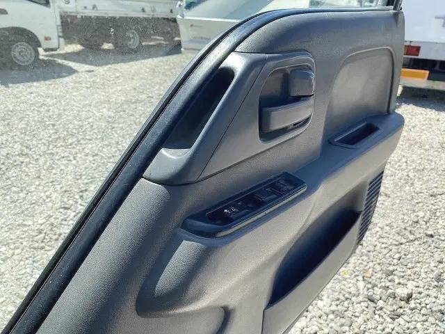 いすゞエルフダブルキャブ（Wキャブ）小型（2t・3t）[写真19]