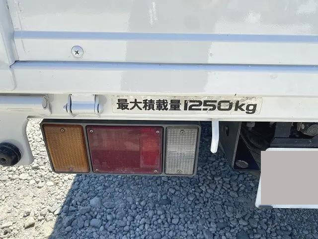 いすゞエルフダブルキャブ（Wキャブ）小型（2t・3t）[写真09]