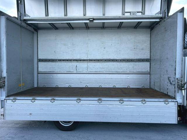 三菱ふそうキャンターアルミウイング小型（2t・3t）[写真11]