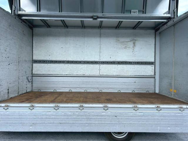 三菱ふそうキャンターアルミウイング小型（2t・3t）[写真09]