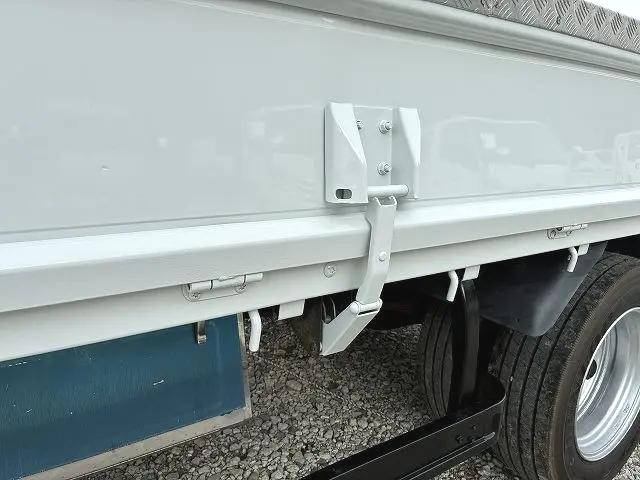 三菱ふそうキャンター平ボディ小型（2t・3t）[写真10]