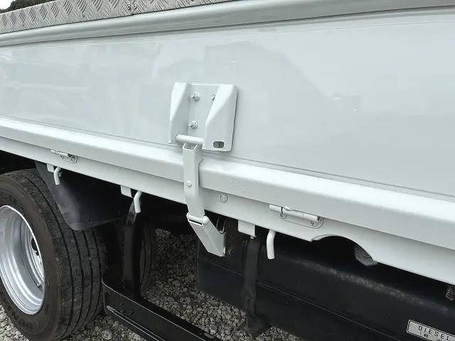 三菱ふそうキャンター平ボディ小型（2t・3t）[写真11]