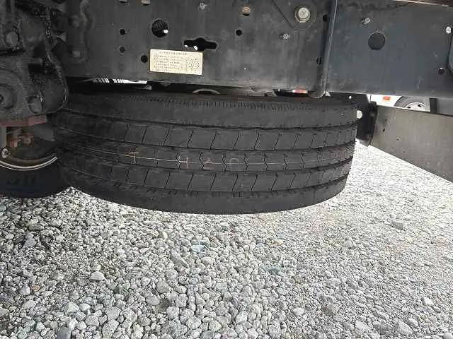 三菱ふそうキャンター平ボディ小型（2t・3t）[写真23]