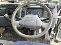 三菱ふそうキャンター平ボディ小型（2t・3t）[写真32]