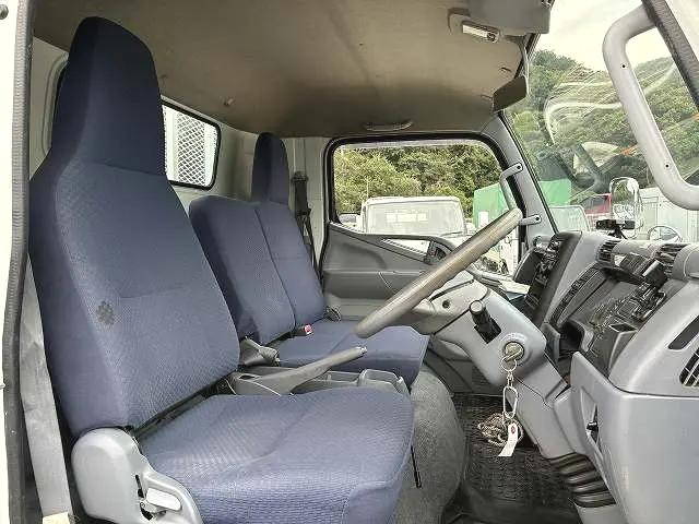 三菱ふそうキャンター平ボディ小型（2t・3t）[写真32]