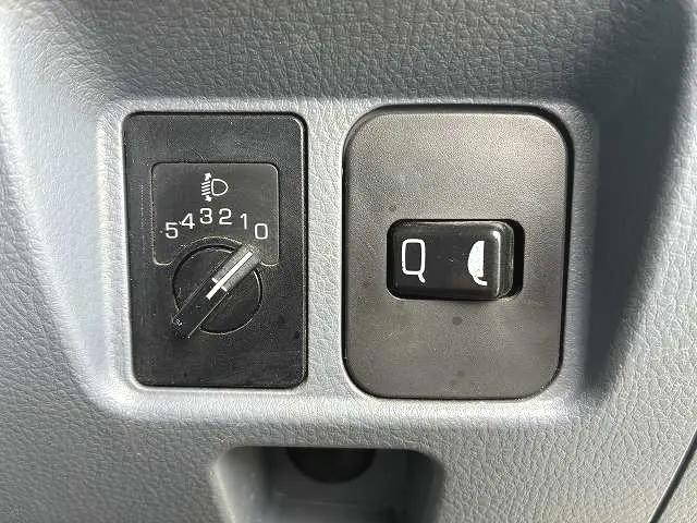 三菱ふそうキャンター平ボディ小型（2t・3t）[写真35]