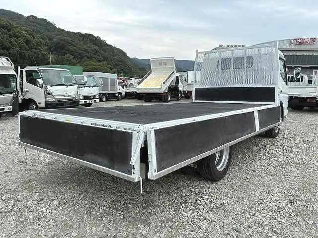 三菱ふそうキャンター平ボディ小型（2t・3t）[写真08]