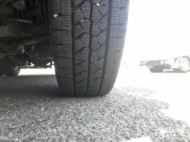 いすゞエルフ平ボディ小型（2t・3t）[写真18]