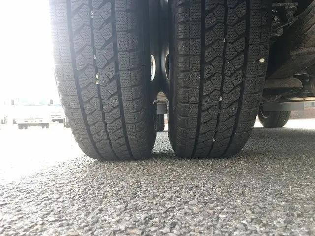 いすゞエルフ平ボディ小型（2t・3t）[写真21]