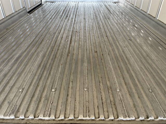 いすゞエルフ冷凍車（冷蔵車）小型（2t・3t）[写真16]