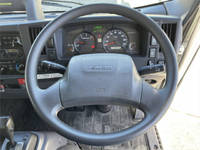 いすゞエルフ冷凍車（冷蔵車）小型（2t・3t）[写真38]